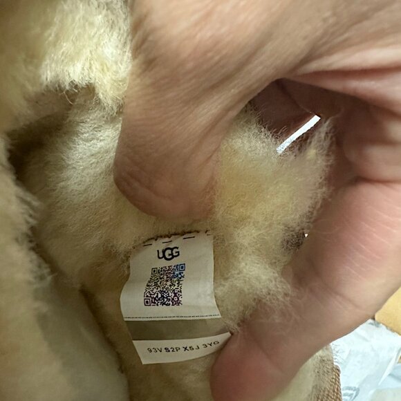 UGG CLASSIC ULTRA MINI BOOT NWB - Picture 9 of 9